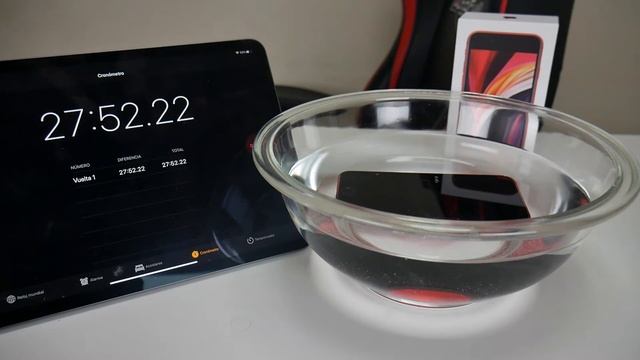 Apple Iphone SE (2020) Water Test Will it survive смотреть онлайн