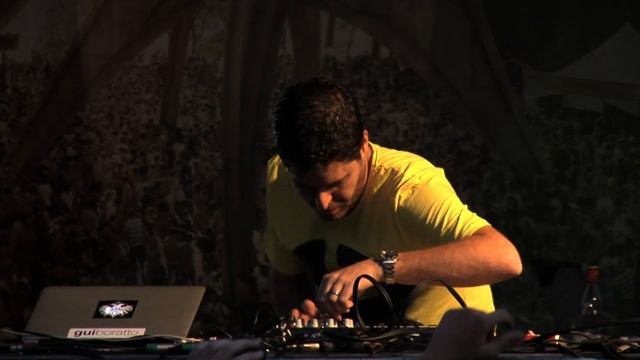 Gui Boratto- We can go ( original mix ) @ Piknic Electronik 2013 -HD- смотреть онлайн