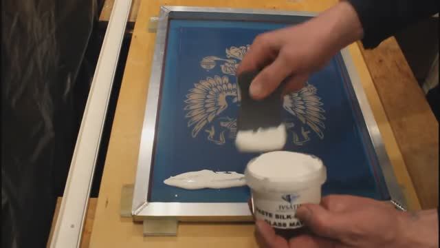 Silkscreen printing. Etching glass with cream. смотреть онлайн