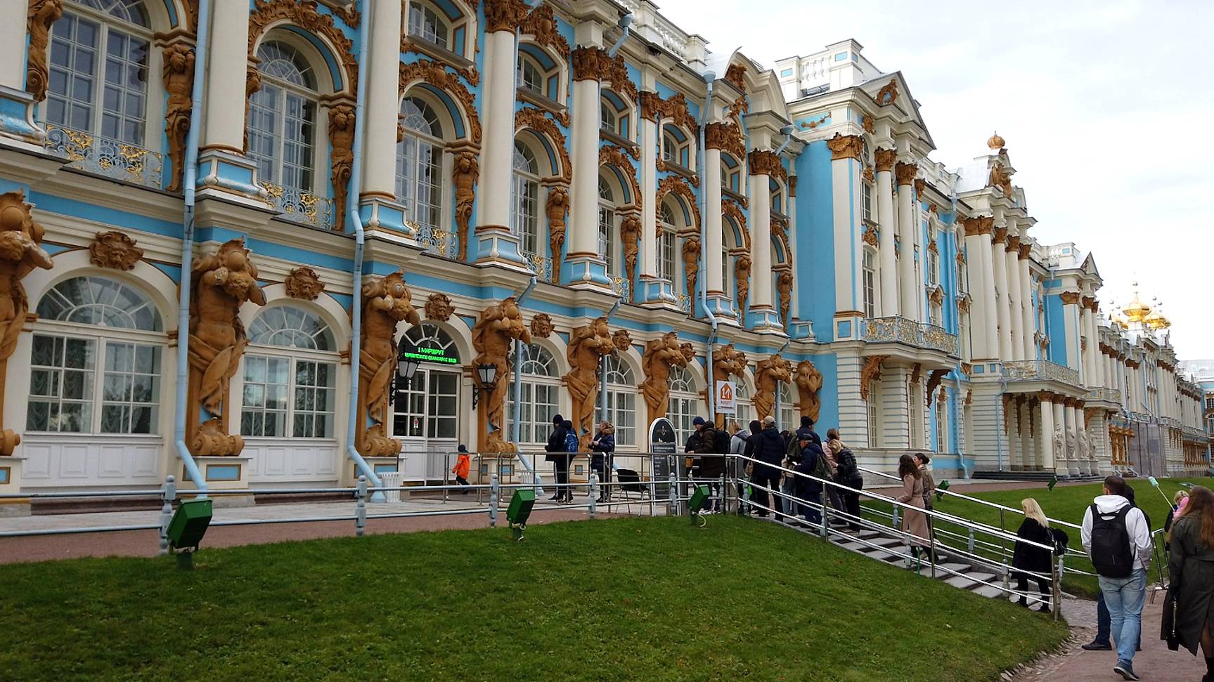 Знаменитый на весь мир Большой Екатерининский дворец. Летняя резиденция трех императриц смотреть онлайн