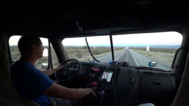 49 Тяну Негабарит С Сопровождением Pilot Car With Oversize смотреть онлайн