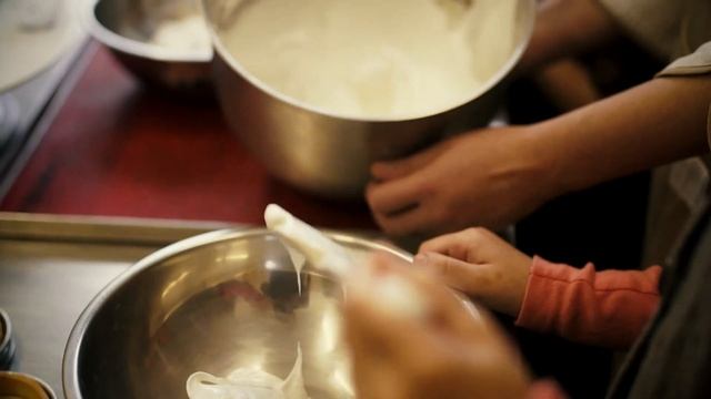 Промо-ролик к показу коллекции "Souffle" Ирины Сазанович (Iryna Sazanovich) смотреть онлайн