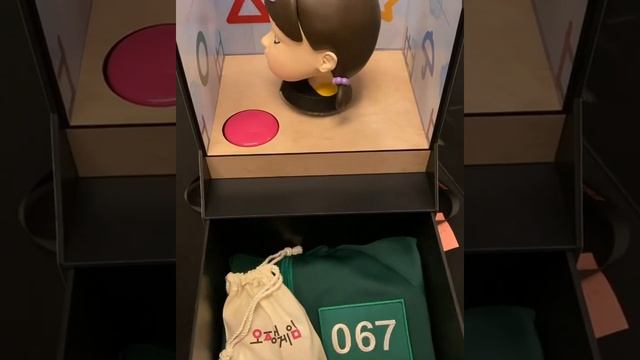 куклa из игры в кальмара смотреть онлайн