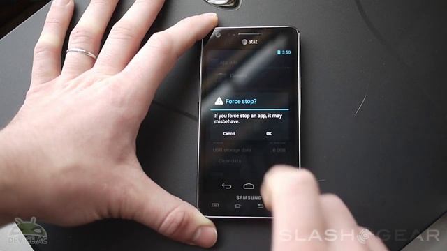 Galaxy S II running Android 4.0 Ice Cream Sandwich alpha build hands-on смотреть онлайн