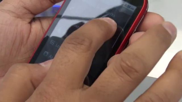 Alcatel One Touch 990, hands on at MWC 2011 - Test-Mobile.fr смотреть онлайн