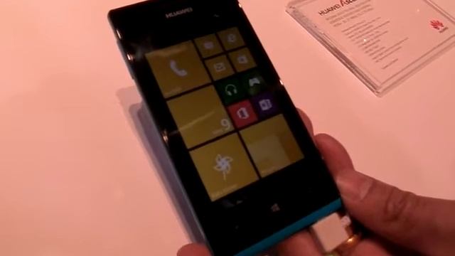 Huawei Ascend W1 hands on CES 2013 смотреть онлайн
