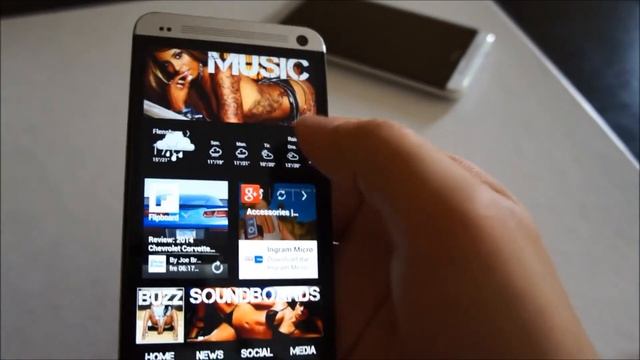HTC One with Buzz Launcher & Babes Theme смотреть онлайн