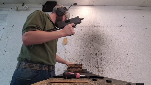 MAC 10 w/ reload смотреть онлайн