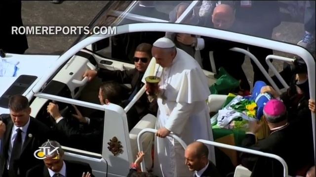 Millones de personas acuden a la clausura de la JMJ. El Papa descansa bebiendo mate. смотреть онлайн