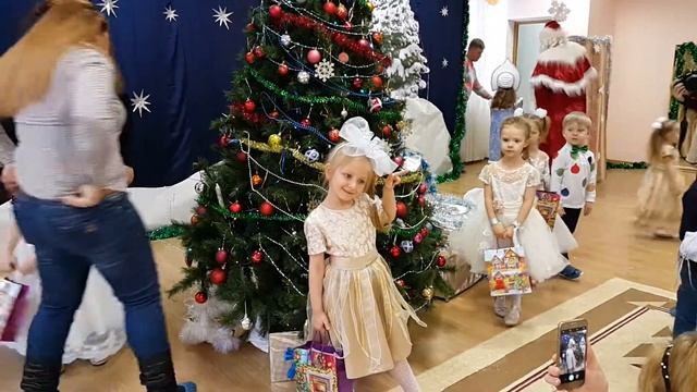 Утренник в детском садике 25.12.2017(15) смотреть онлайн