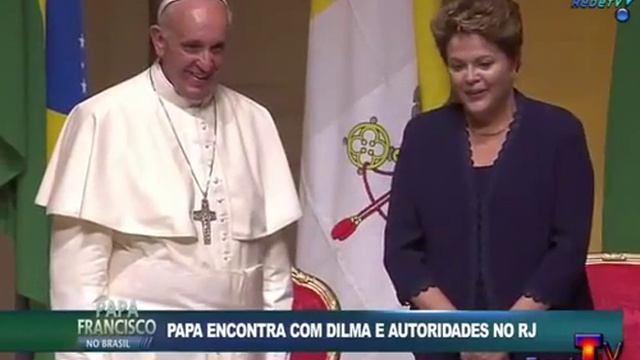 Joaquim Barbosa cumprimenta Papa e deixa Dilma na pista смотреть онлайн