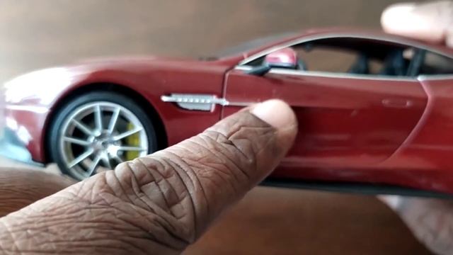 Aston Martin Vanquish V12, 1:24 Scale Model, Welly - Review смотреть онлайн