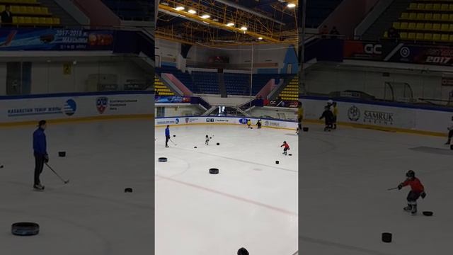 Тренировки. Детский хоккей Астана Казахстан смотреть онлайн