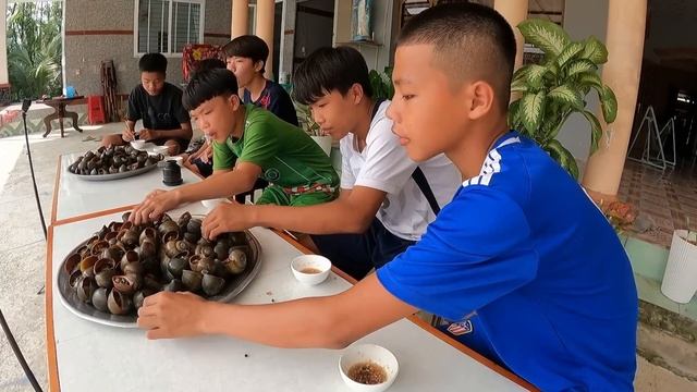 Anh Ba Phải | Thử Thách Người Cuối Cùng Còn Ăn Ốc Lác Thắng 2 Triệu  | Eating Challenge