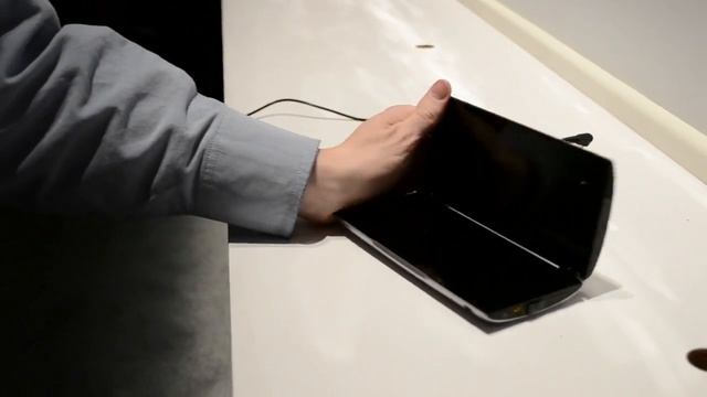 Sony Tablet P for AT&T Hands On (and Drop Test) смотреть онлайн