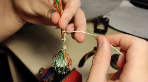 Как завязывать жгут проводов нитью. Двойная нить.