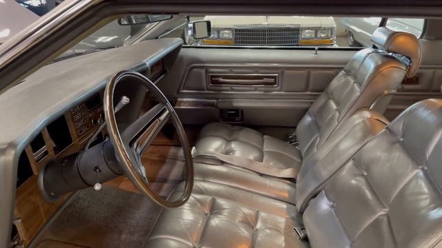 1973 Lincoln Mark IV Walk Around смотреть онлайн