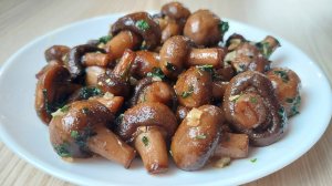 Жареные шампиньоны на сковороде с чесноком и зеленью быстро и вкусно!