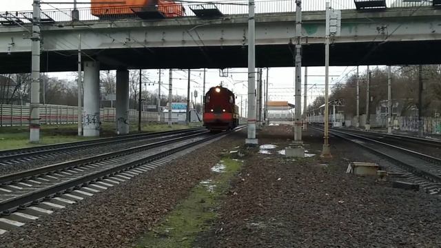 Тепловоз ЧМЭ3-4434 следует резервом. смотреть онлайн