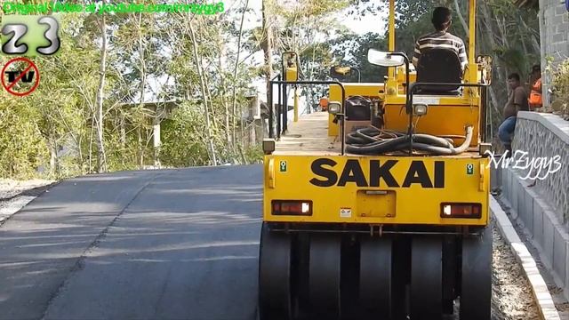 Steep Road Asphalt Paving By Hino Dump Truck Sumitomo HA60C Sakai TS205 Hamm 3410 смотреть онлайн