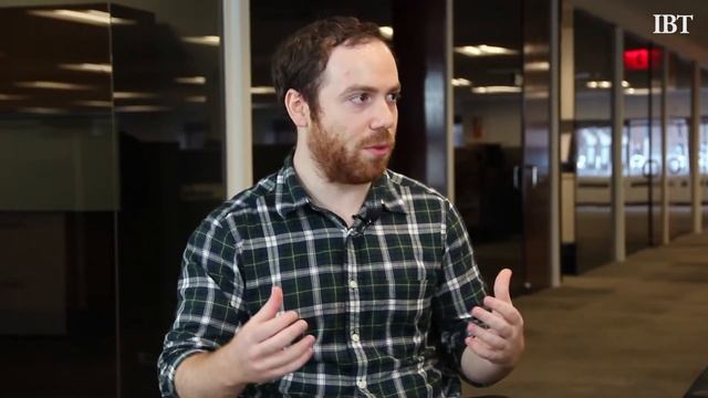 Tech Expert Breaks Down Apple Announcement, Leaks, Stock Reaction смотреть онлайн
