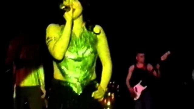 Босиком по солнцу - А по темным улицам гуляет дождь Live смотреть онлайн