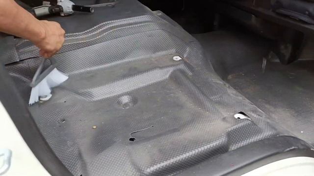 HIACE COMMUTER FLOOR MATTING PLUS HEADREST INSTALLATION смотреть онлайн
