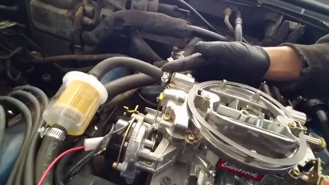 Edelbrock 1406 Carburetor On A 1966 Lincoln Continental 462 Engine
