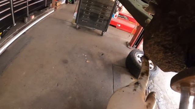 2005 Cadillac Escalade Replacing Upper Control Arm and Lower Ball Joint With TRQ Parts смотреть онлайн