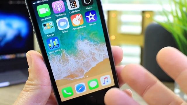 iOS 11.4 Battery and Performance TEST iPhone 5S & iPhone SE смотреть онлайн