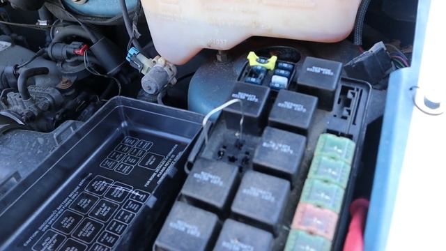 Siphoning Gas From a 1994 Dodge Grand Caravan - A Very Quick Way смотреть онлайн