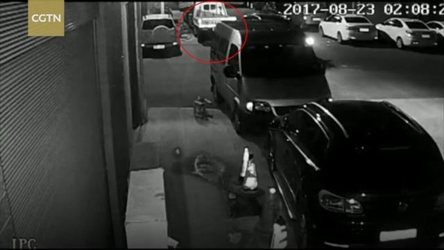 Drunken driver smashes into 20 vehicles in E China’s Zhejiang Province смотреть онлайн