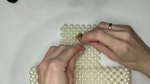 Сумочка из жемчужных бусин