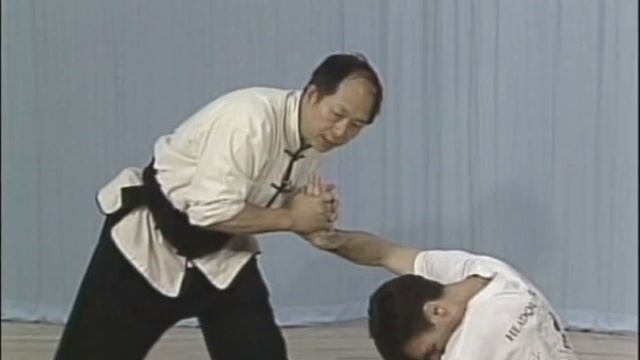 Выверты руки с дожимом кисти (с ч31 по ч39) Tai-Chi Ch'uan Armlock уроки #тай_чи #Болевые приемы