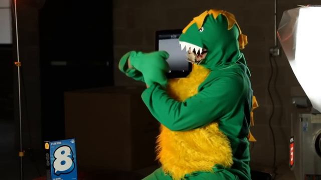 Charlie Dangle: Channel HTML5 Special Report - Chicago startup to create Facebook iPad App Killer! смотреть онлайн