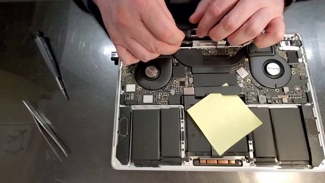 Complete video of 2020 Macbook pro 13 inch A2251 cracked broken LCD detailed replacement смотреть онлайн