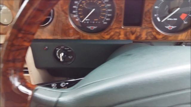 Having some fun with a Bentley Turbo R in Luton, England смотреть онлайн
