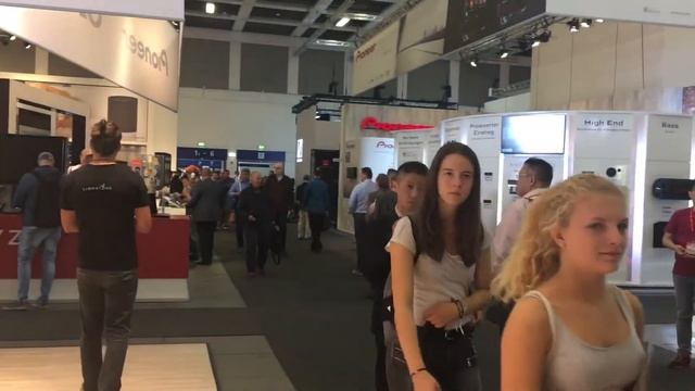 Sennheiser Ambeo ger riktig surroundinspelning från ett headset! смотреть онлайн
