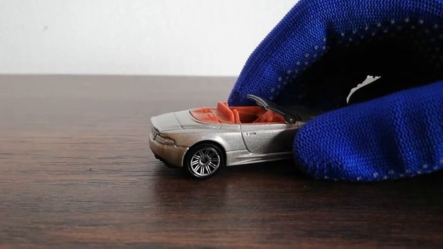 Matchbox 1:64 Aston Martin DBS Volante смотреть онлайн