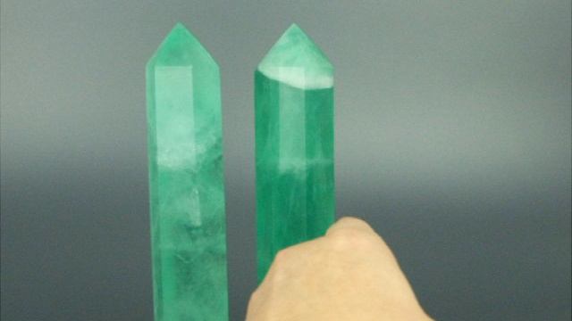 Большой кристалл зеленый флюорит Бразилия высота 20 см вес 650 грамм смотреть онлайн