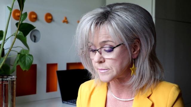 Szép Csenge: Emlékek kertje - Pákolicz Ildikó előadásában смотреть онлайн