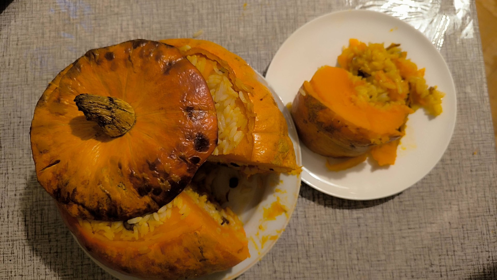 Тыква с рисом , изюмом и курагой с добавлением масла запеченная в духовке. #тыква_в_духовке смотреть онлайн