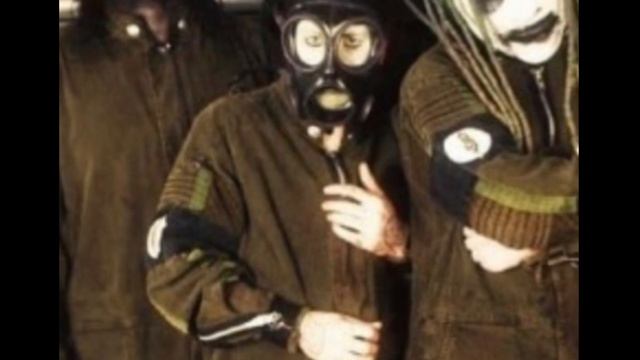 Image of Slipknot with SomeFeel playing in the background with Samsung notification at the end смотреть онлайн