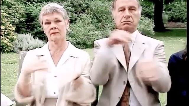 JUDI DENCH/ GEOFFREY PALMER PLAY "MISS MARY MACK" IN THE PARK смотреть онлайн