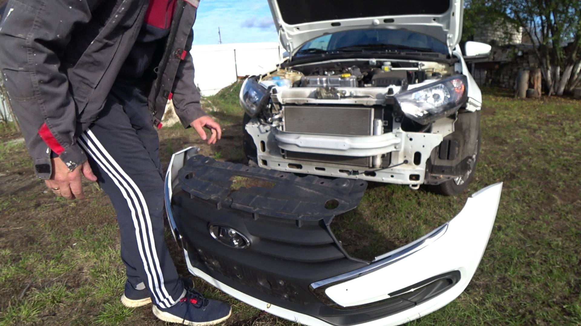 Сетка в бампер и замена скрипящих колодок на новой Лада Гранта