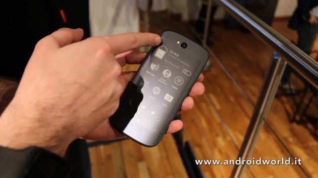 Yotaphone 2, anteprima in italiano смотреть онлайн