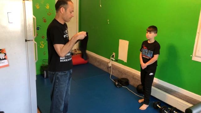 How You Can Practice Dodging Punches While Stuck at Home! (Self Defense Hack) смотреть онлайн