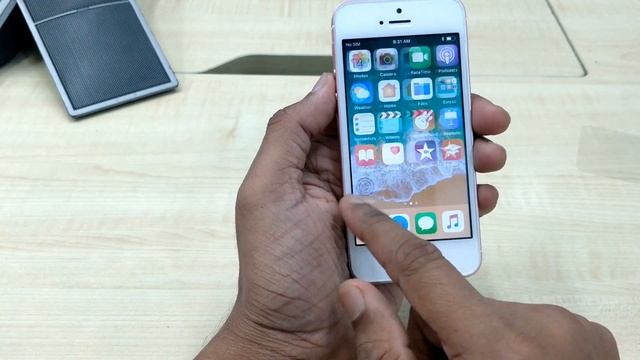 iphone SE unboxing | Review in Hinglish | Should you buy iphone se in 2018? смотреть онлайн