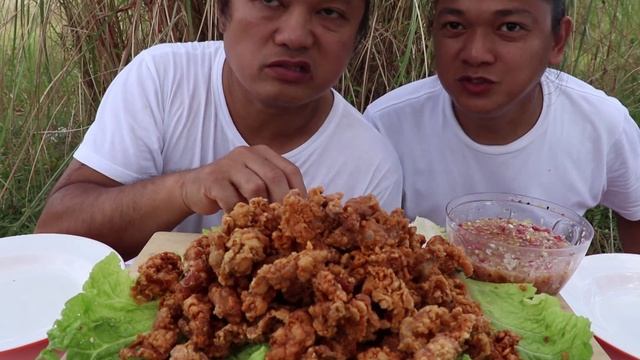 BACKYARD COOKING | SUPER CRISPY CHICKEN SKIN (CHICKEN SKIN CHICHARON) | CHICKEN SKIN MUKBANG смотреть онлайн