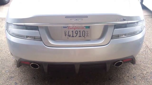 Aston Martin DBS Volante смотреть онлайн